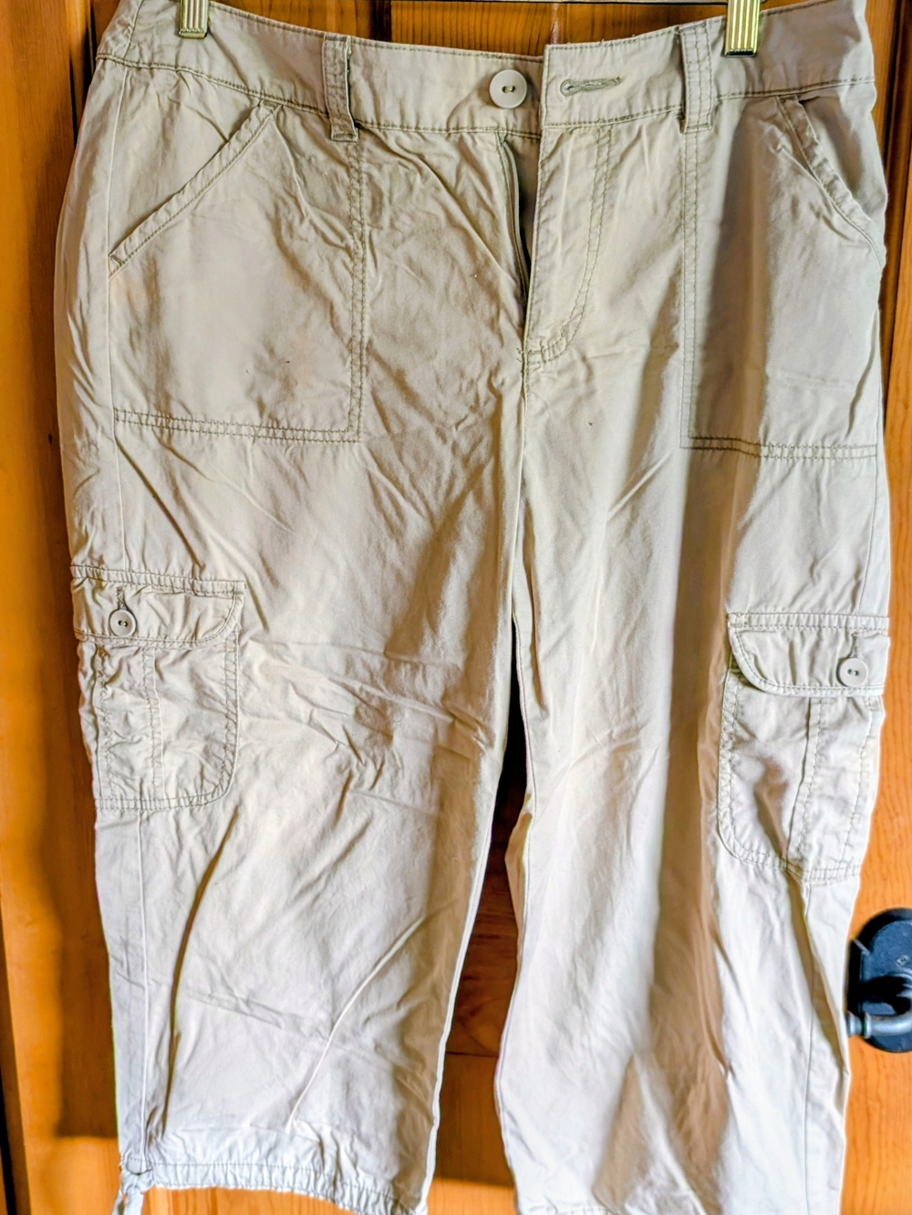 St. John's Bay Light Beige Capris with Cargo Pockets